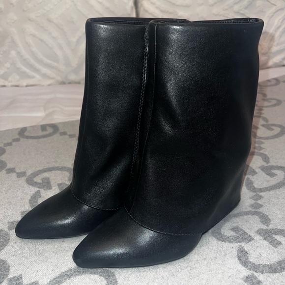 NWOT mid calf trendy black booties, size 6.5 - Picture 1 of 7